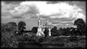 Церковь возле реки - картинки для гравировки